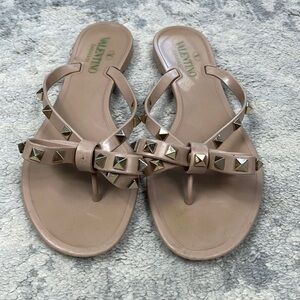 Valentino Garavani Rockstud Jelly Thong Sandals Bow Toe Tan Sz 37
